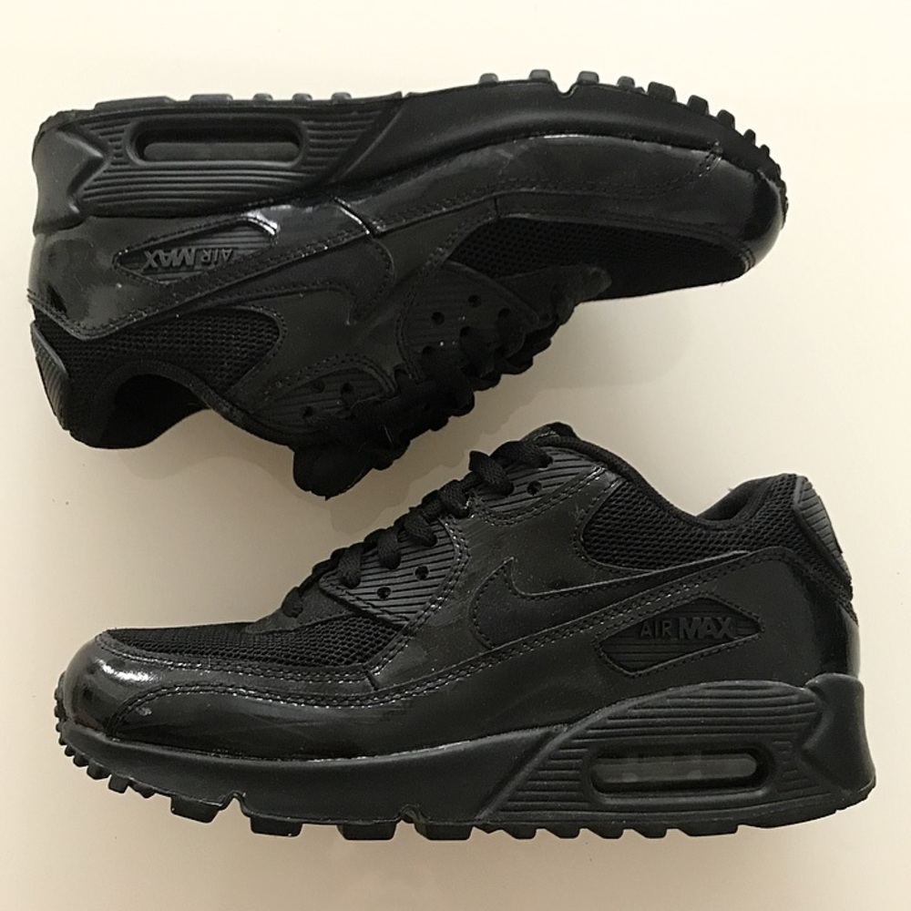 All black Nike Air Max